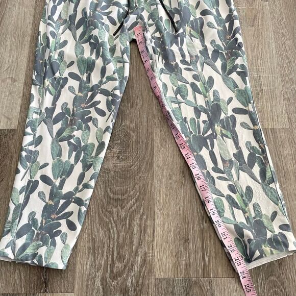 Lululemon Jet Crop Slim Trouser in Mini Prickly Pear White Multi / White - Picture 10 of 13